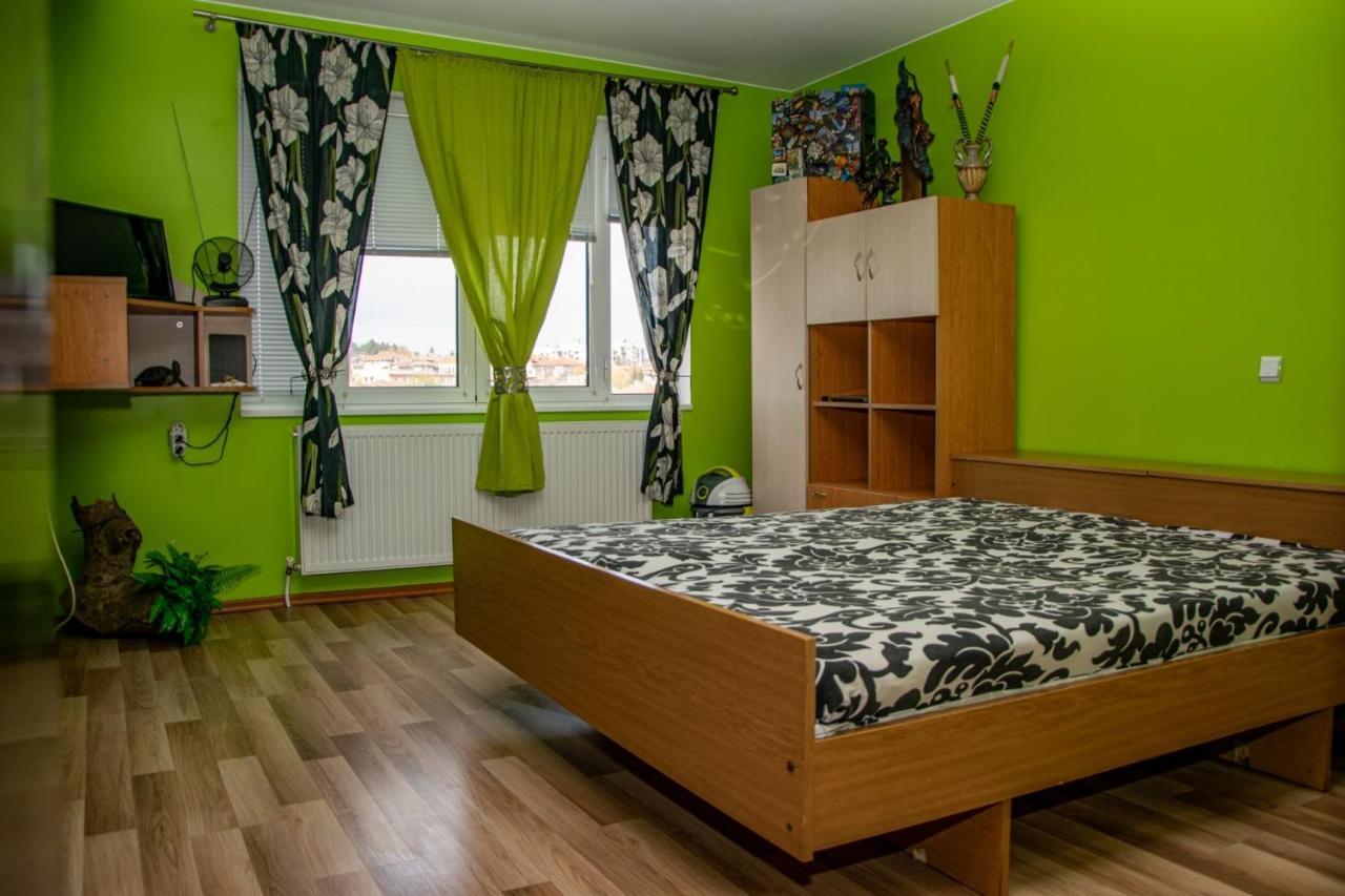 Vilhelmov'S Apartament Lukovit Exterior foto